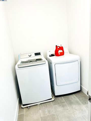 2409 Explorador Dr, Merced, CA 95340