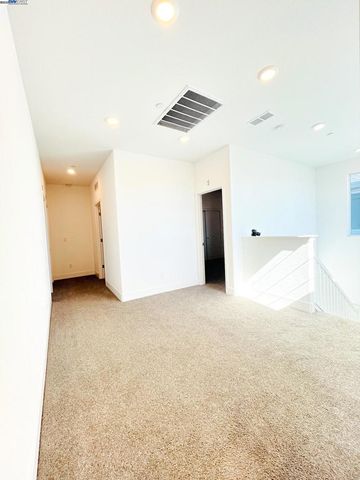 2409 Explorador Dr, Merced, CA 95340