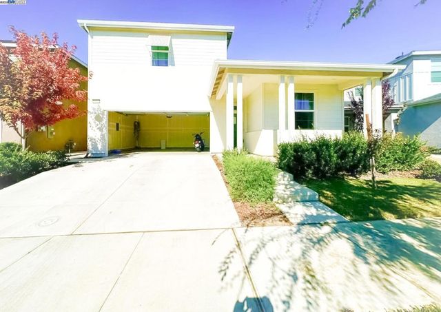 2409 Explorador Dr, Merced, CA 95340