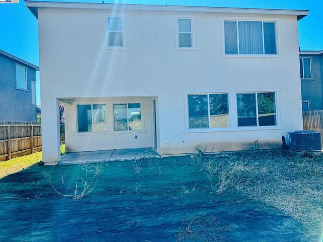 2409 Explorador Dr, Merced, CA 95340