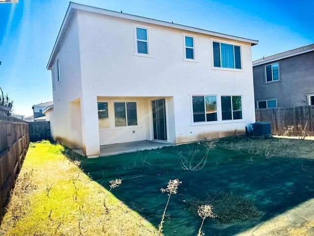 2409 Explorador Dr, Merced, CA 95340