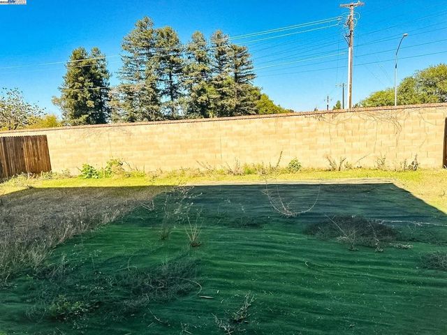 2409 Explorador Dr, Merced, CA 95340