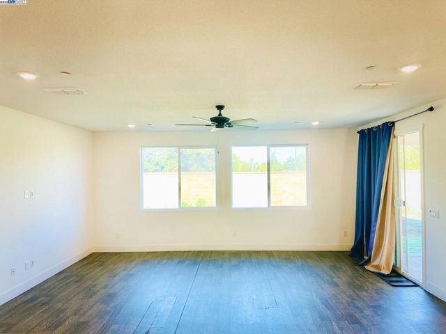 2409 Explorador Dr, Merced, CA 95340