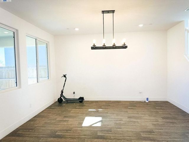 2409 Explorador Dr, Merced, CA 95340