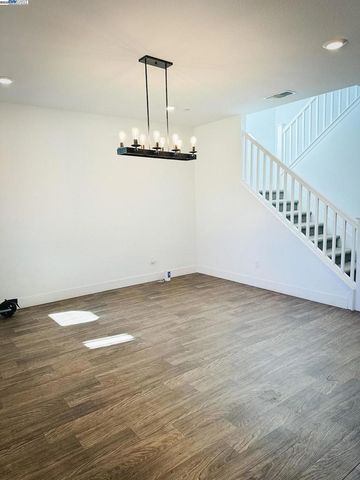 2409 Explorador Dr, Merced, CA 95340