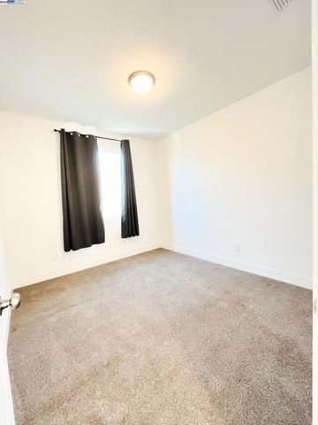 2409 Explorador Dr, Merced, CA 95340