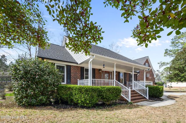 594 Whitestocking Road, Burgaw, NC 28425