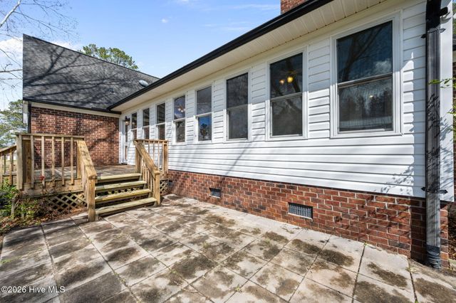 594 Whitestocking Road, Burgaw, NC 28425