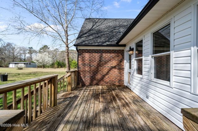 594 Whitestocking Road, Burgaw, NC 28425
