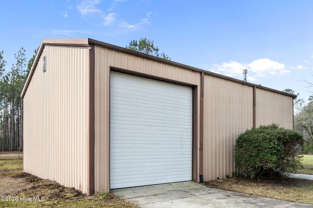 594 Whitestocking Road, Burgaw, NC 28425