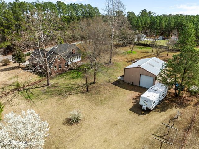 594 Whitestocking Road, Burgaw, NC 28425