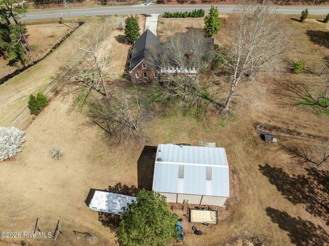 594 Whitestocking Road, Burgaw, NC 28425