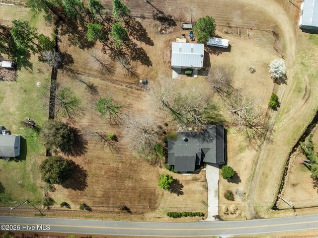 594 Whitestocking Road, Burgaw, NC 28425