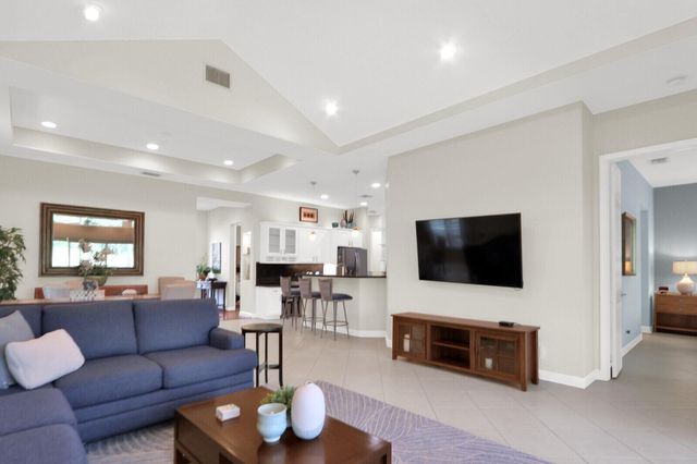 7064 Torrey Pines Circle, Port St. Lucie, FL 34986