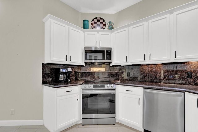 7064 Torrey Pines Circle, Port St. Lucie, FL 34986