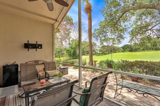 7064 Torrey Pines Circle, Port St. Lucie, FL 34986