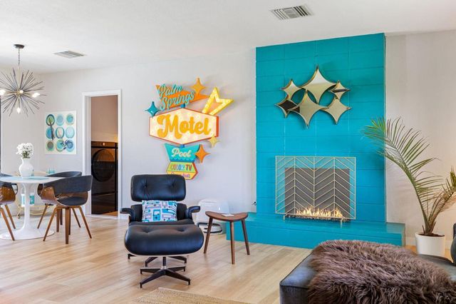 2227 Paseo Roseta, Palm Springs, CA 92262