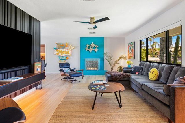 2227 Paseo Roseta, Palm Springs, CA 92262