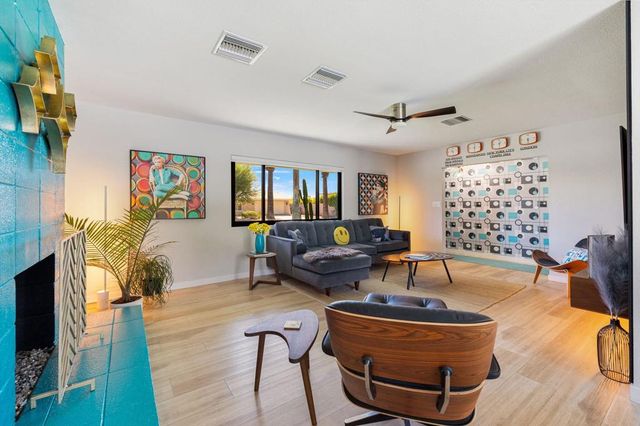 2227 Paseo Roseta, Palm Springs, CA 92262