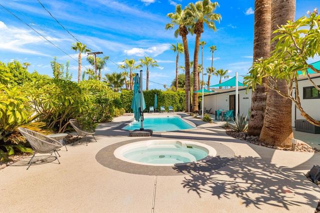 2227 Paseo Roseta, Palm Springs, CA 92262
