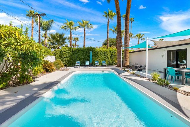 2227 Paseo Roseta, Palm Springs, CA 92262