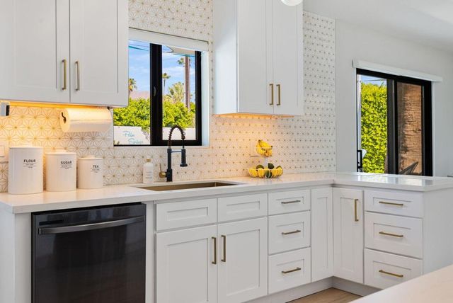 2227 Paseo Roseta, Palm Springs, CA 92262