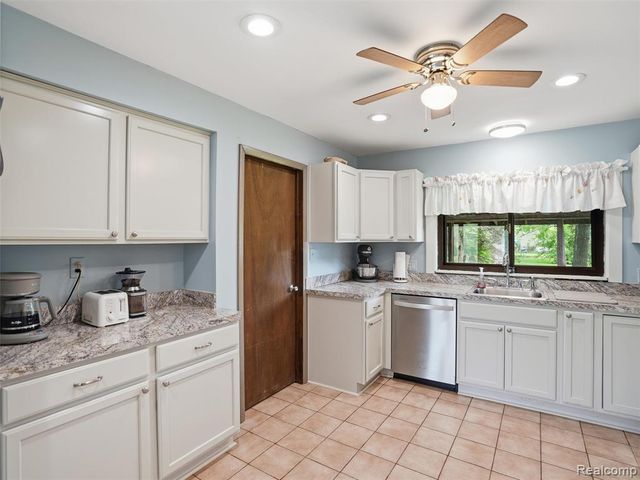 37843 Emery Street, Clinton Township, MI 48036