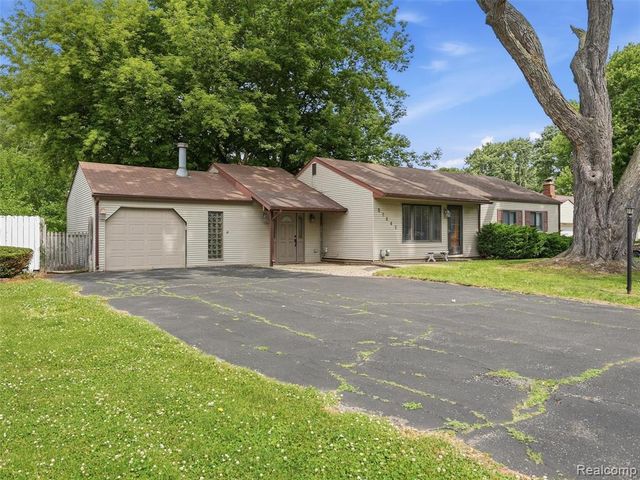 37843 Emery Street, Clinton Township, MI 48036