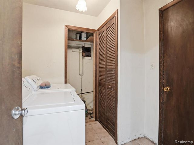 37843 Emery Street, Clinton Township, MI 48036