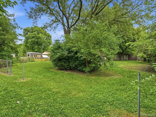 37843 Emery Street, Clinton Township, MI 48036