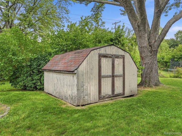 37843 Emery Street, Clinton Township, MI 48036