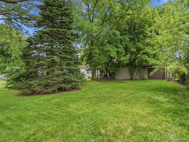 37843 Emery Street, Clinton Township, MI 48036
