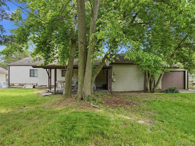 37843 Emery Street, Clinton Township, MI 48036