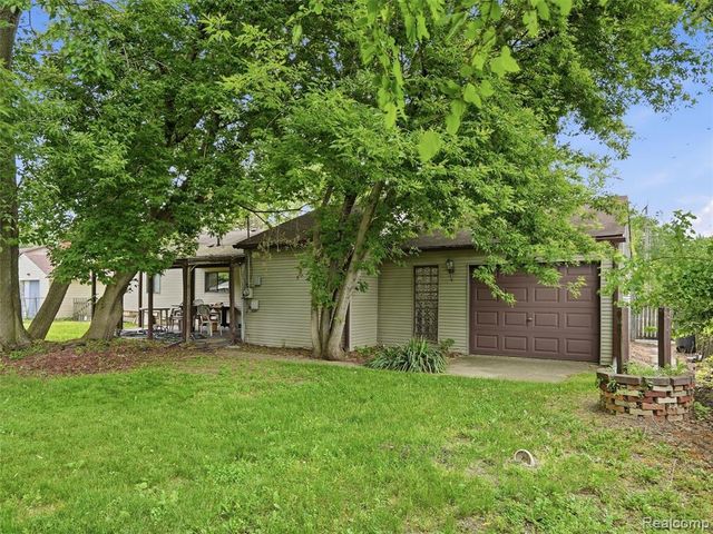 37843 Emery Street, Clinton Township, MI 48036