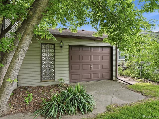 37843 Emery Street, Clinton Township, MI 48036