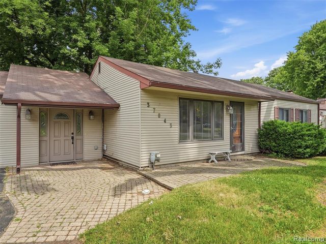 37843 Emery Street, Clinton Township, MI 48036