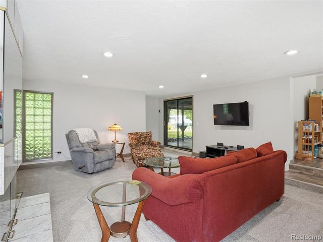 37843 Emery Street, Clinton Township, MI 48036