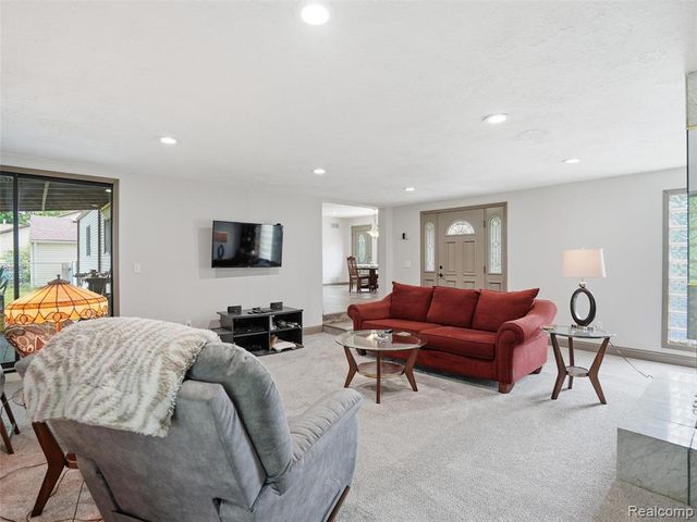37843 Emery Street, Clinton Township, MI 48036