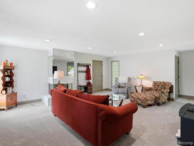 37843 Emery Street, Clinton Township, MI 48036