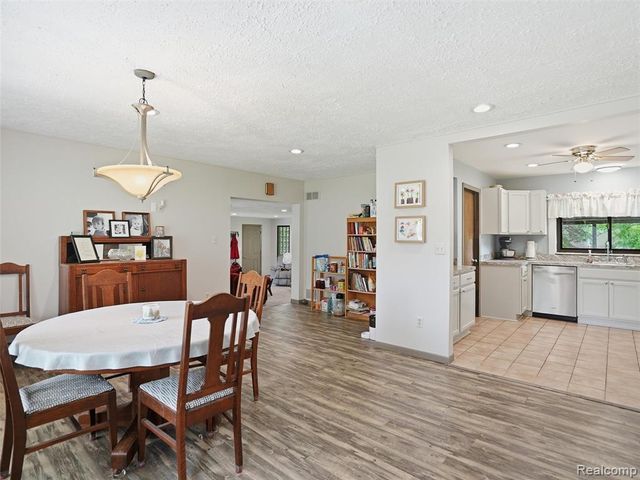 37843 Emery Street, Clinton Township, MI 48036