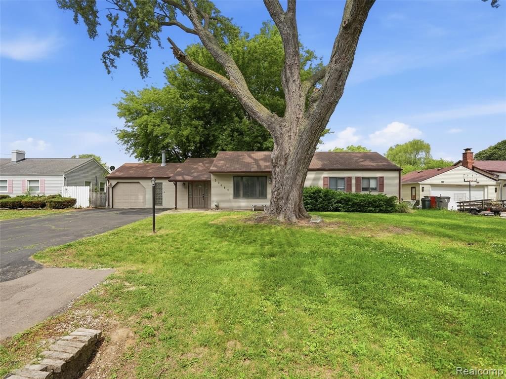 37843 Emery Street, Clinton Township, MI 48036