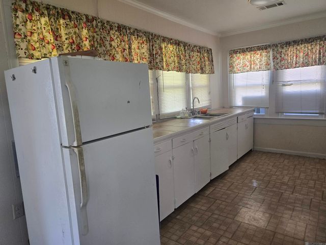 834 W Cornerview St, Gonzales, LA 70737