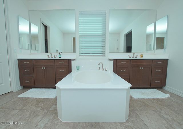 3016 W TUMBLEWEED Drive, Phoenix, AZ 85085