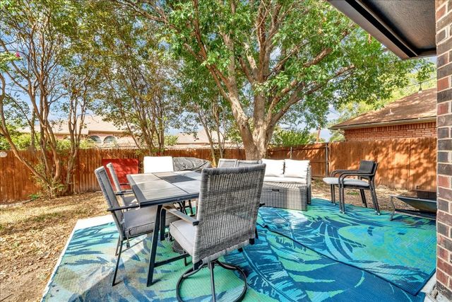 6608 Stetter Drive, Arlington, TX 76001