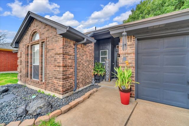 6608 Stetter Drive, Arlington, TX 76001