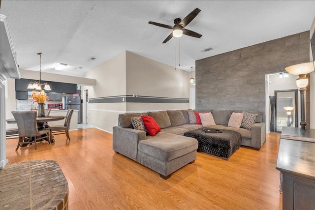 6608 Stetter Drive, Arlington, TX 76001