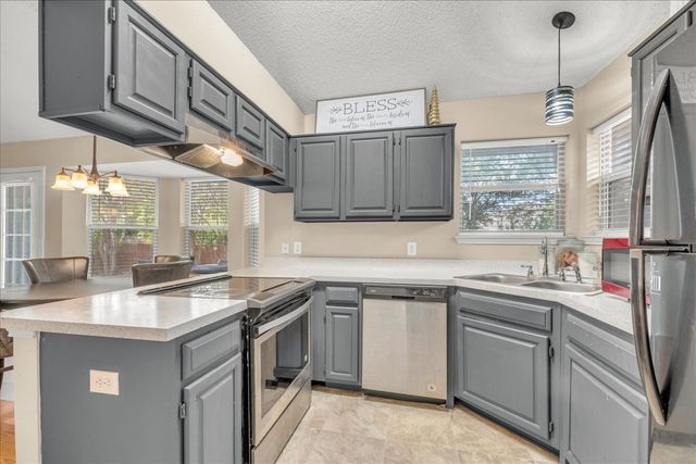 6608 Stetter Drive, Arlington, TX 76001