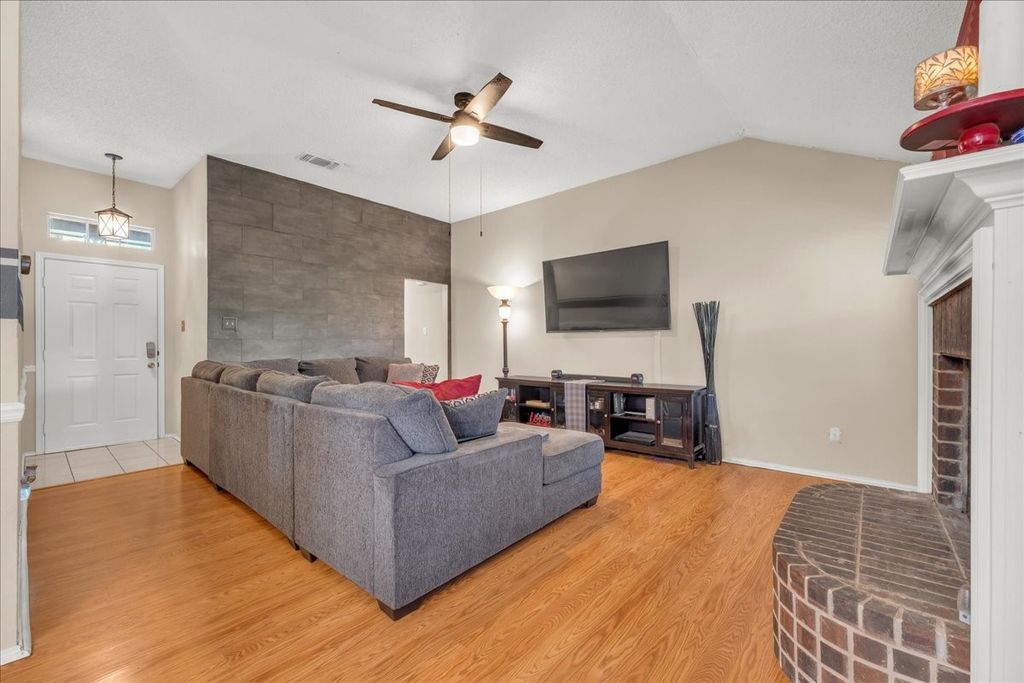 6608 Stetter Drive, Arlington, TX 76001 — photo 4