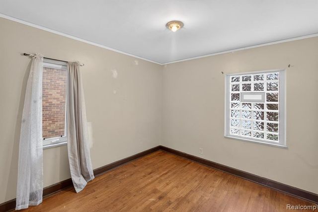 9495 Lakepointe Street, Detroit, MI 48224