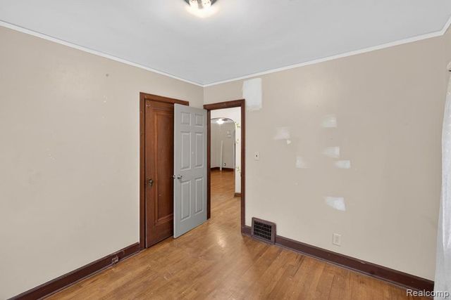 9495 Lakepointe Street, Detroit, MI 48224